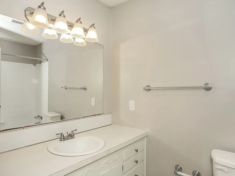 7605 Kimberly Dr — Photo 15