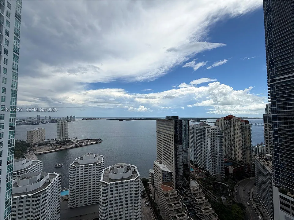 951 Brickell Ave #3804