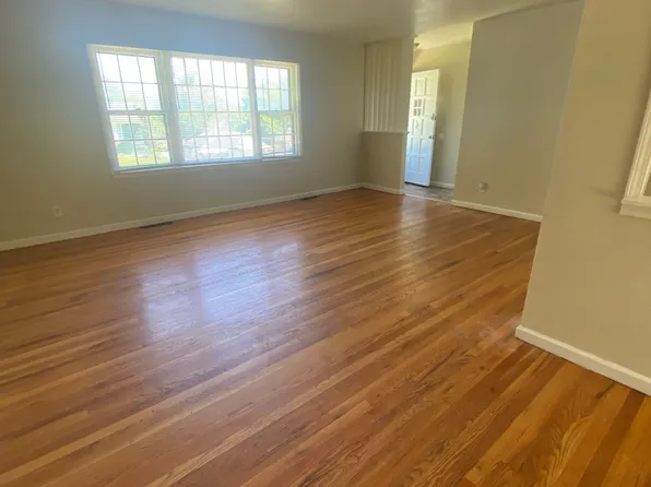6103 Fairlane Dr, Kansas City, MO 64134