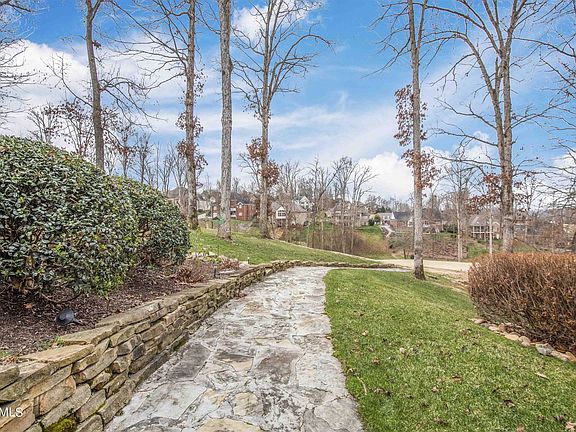 5th image of 195 Valley View Dr