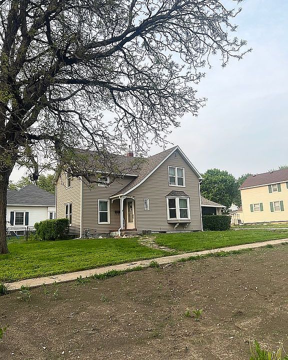 205 7th St SE, Le Mars, IA 51031 Zillow