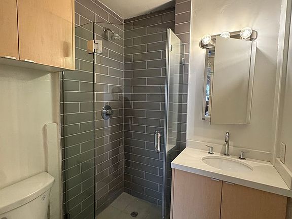 3rd image of 1476 S Shenandoah St APT 203