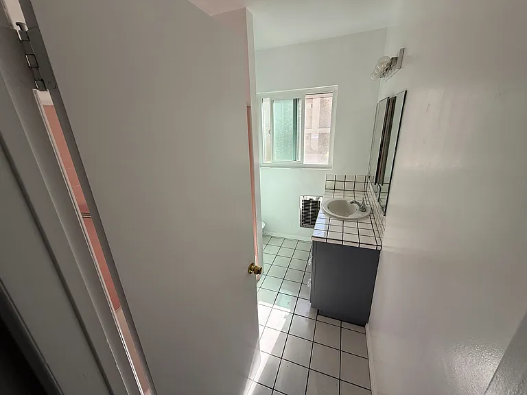 14956 Magnolia Blvd #4 — Photo 9