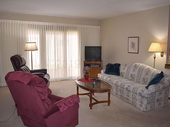 5th image of 421 32nd Ave S #B6