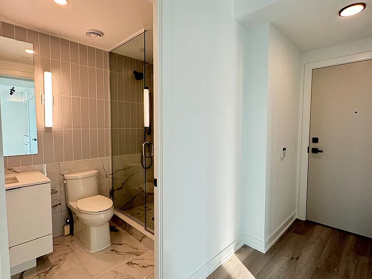 327 King St W #3203 — Photo 10