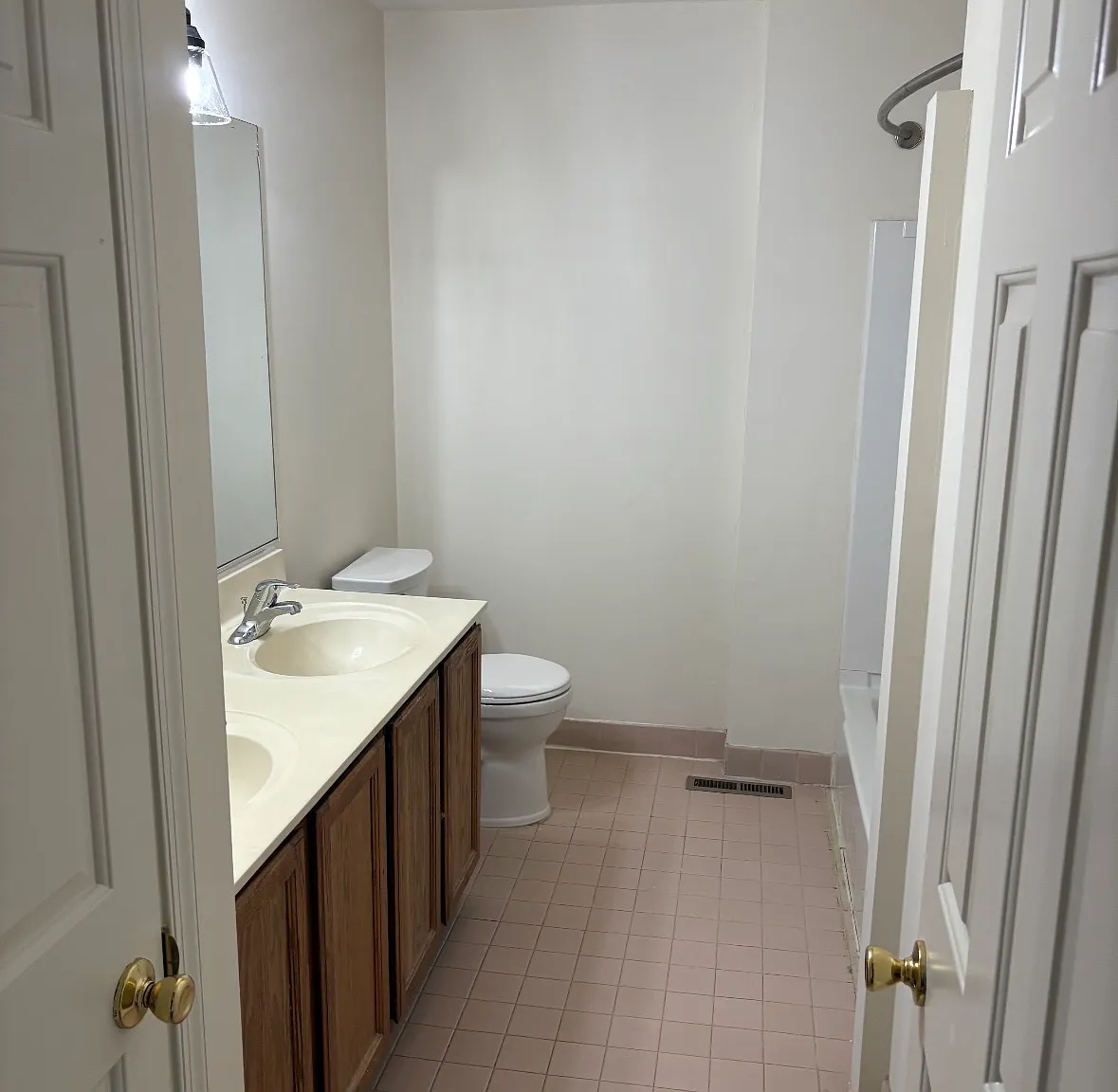2 bed, 1.5 bath, 900 sqft, $1,850 — Photo 2