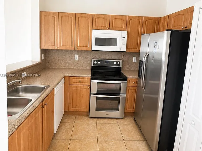 1656 SE 29th Ct #105 — Photo 4