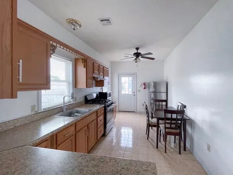 560 Forest St #2 — Photo 4