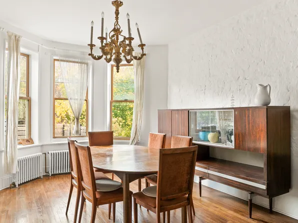 250 East 25th Street image 3 of 21