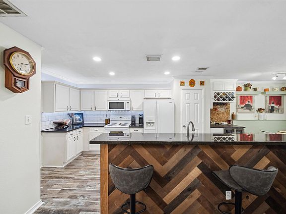 4th image of 38 Wineberry Pl