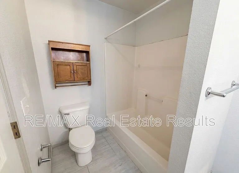 412 N 37th Pl #B — Photo 12