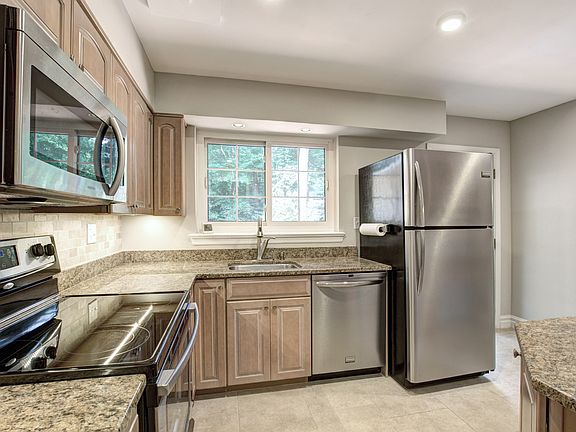 3rd image of 4208 Wakefield Dr