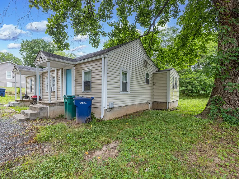 1022 Wood St — Photo 4