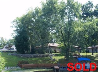 15645 N Lake Dr, Girard, IL 62640