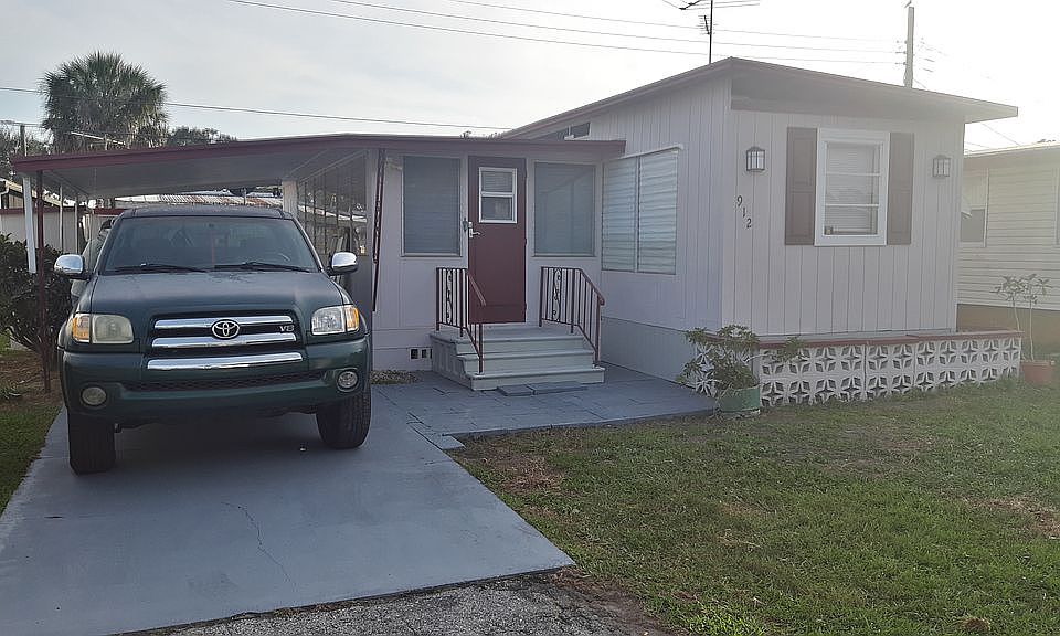 1st image of 912 51st Avenue Dr W