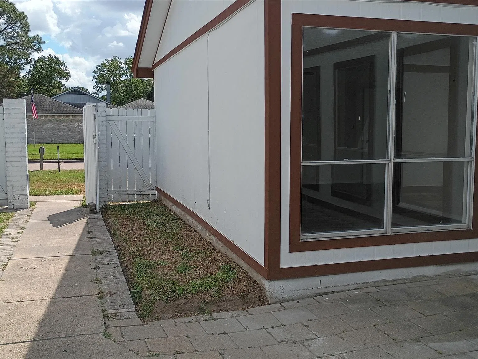 3 bed, 2.0 bath, 1708 sqft, $1,775 — Photo 2