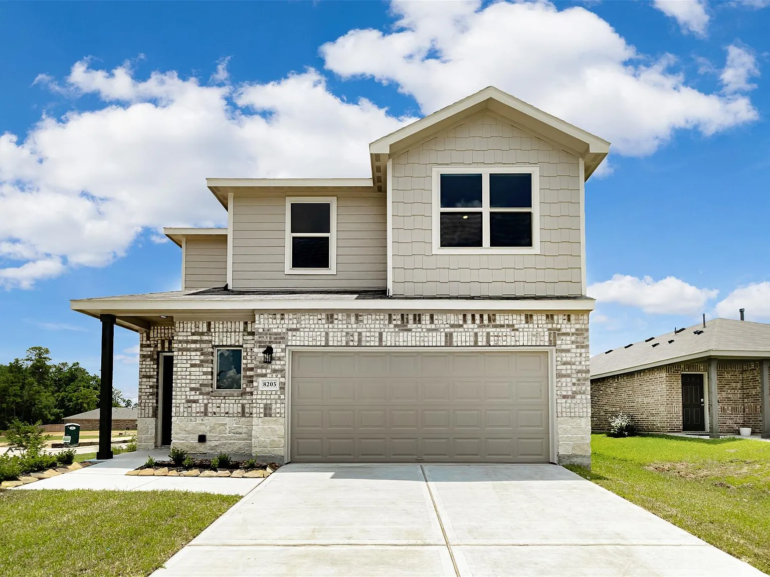 4 bed, 2.5 bath, 2239 sqft, $2,550 — Photo 1