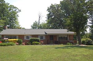 1st image of 210 Hilltop Dr