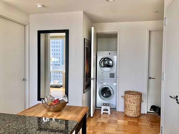 5th image of 1510 Lexington Ave APT 10S