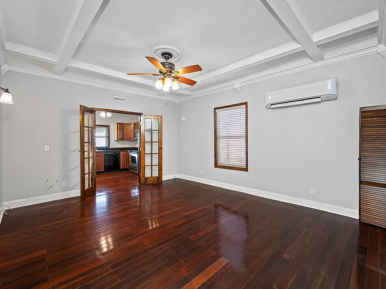 705 W Bay St — Photo 13