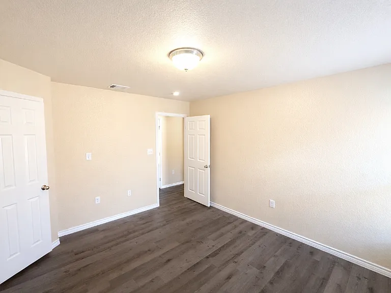 1018 Zora Dr #B — Photo 7
