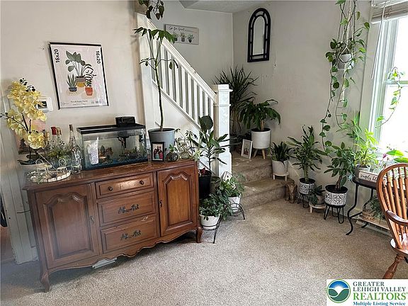 5th image of 123 Spring St