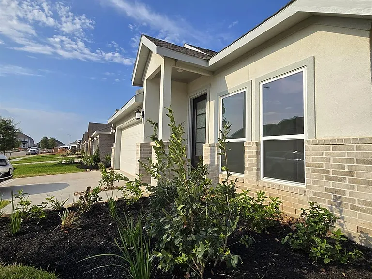 3008 Pintail Green Dr — Photo 2