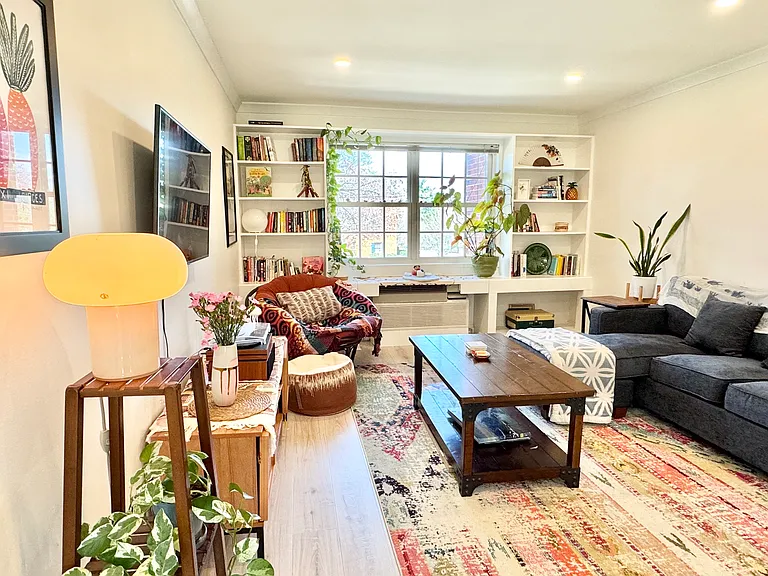 1718 W Abingdon Dr #202 — Photo 2
