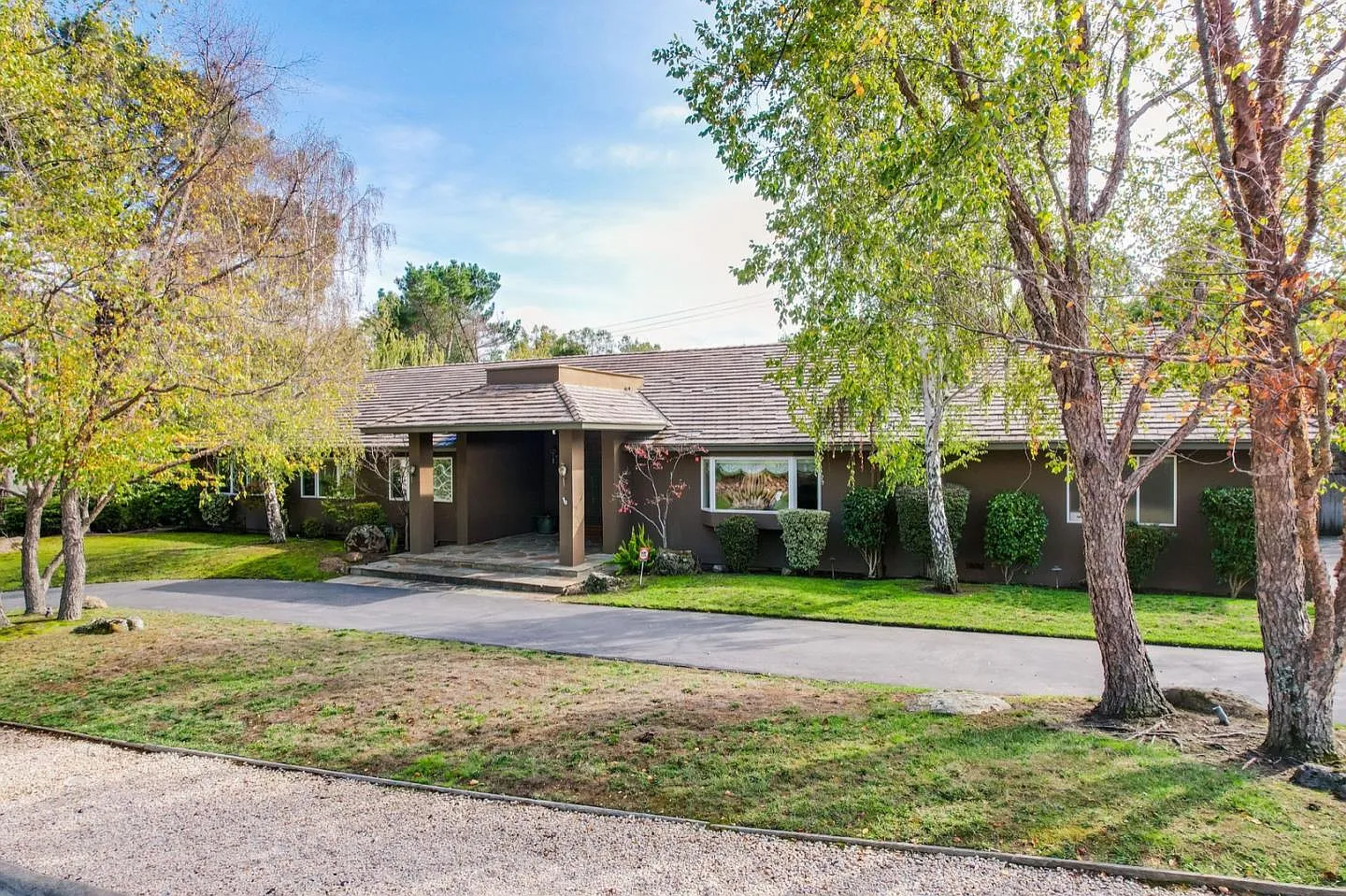 755 Clydesdale Dr photo 1