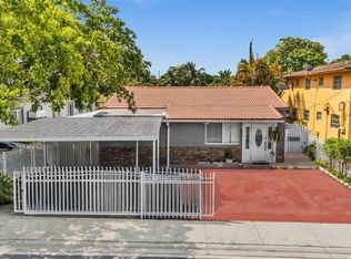 690 SE 8th St, Hialeah, FL 33010