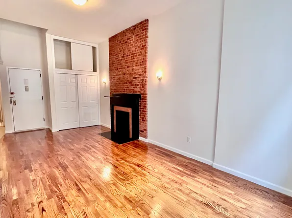 224 West 72nd Street image 2 of 7