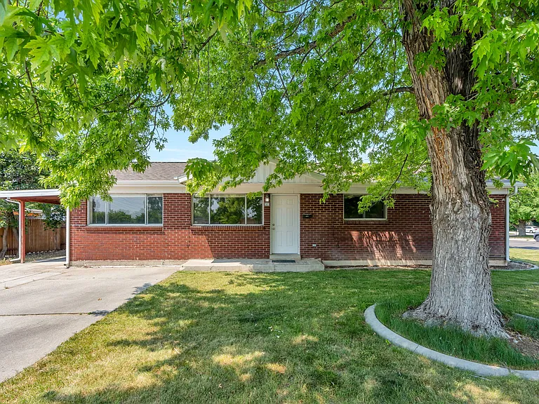 345 E 1830 S #1A — Photo 1