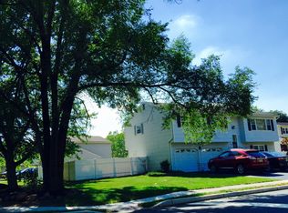 20 Peter Ave, Kendall Park, NJ 08824