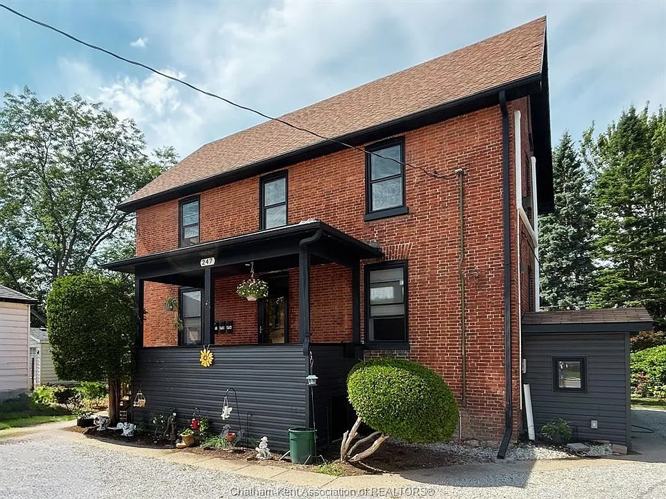 247 Selkirk St