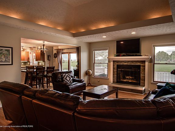 5th image of 1025 N Crandell Dr