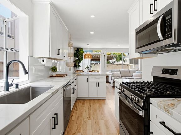 2nd image of 3063 Barnard St Unit 1