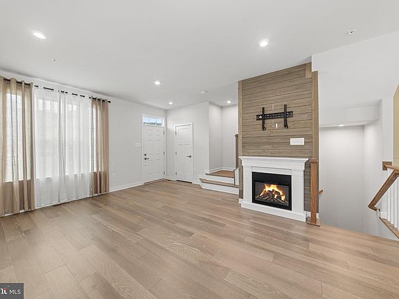 4th image of 82 Hunters Dr