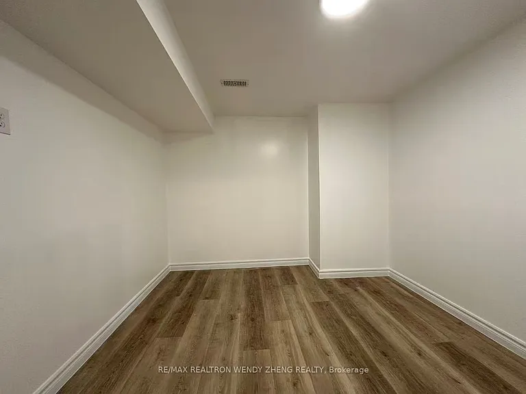 6 Lincoln Green Dr #BASEMENT — Photo 9