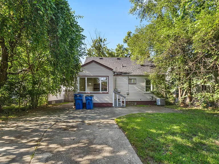 25477 Hopkins St — Photo 26
