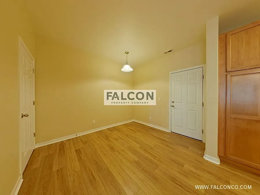 Beautiful Townhome In Norwood! — Photo 4