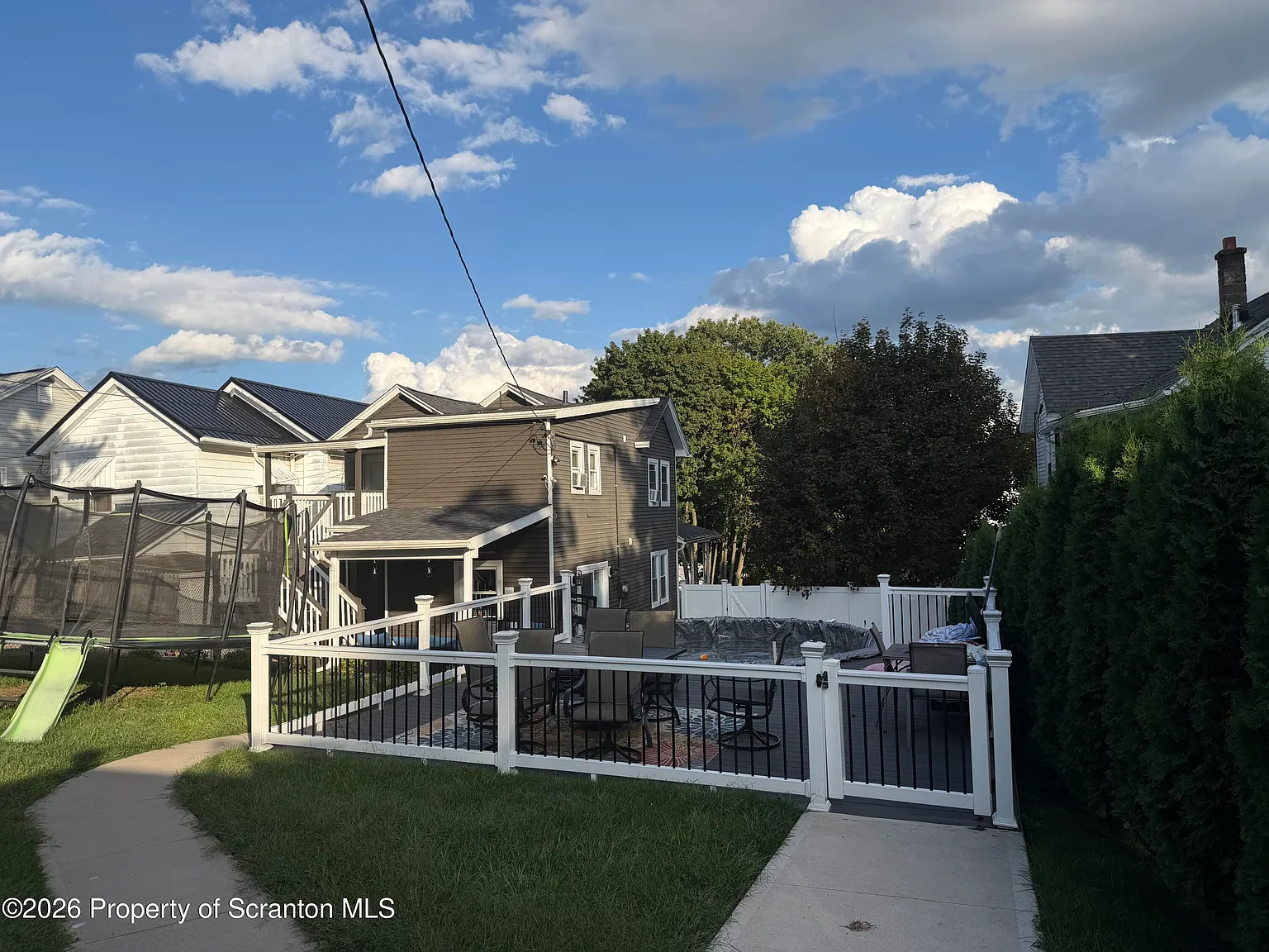 5 bed, 2.0 bath, 1316 sqft, $2,250 — Photo 3