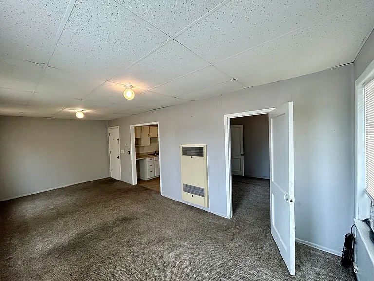 617 E 4th St #1 — Photo 6