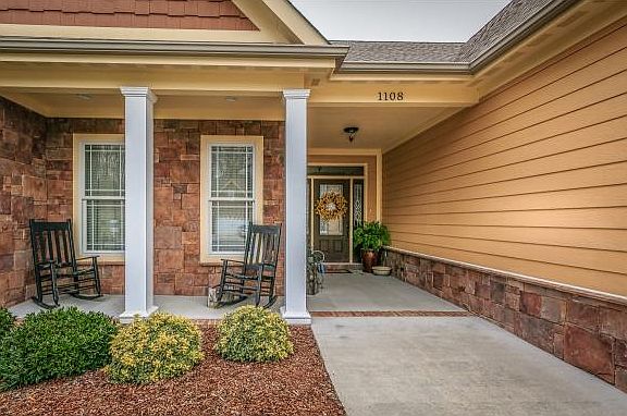 5th image of 1108 Jasmine Pl