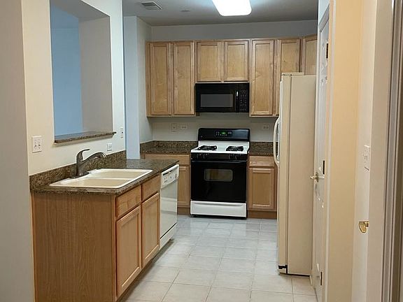 5th image of 1914 Farnsworth Ln Unit 104
