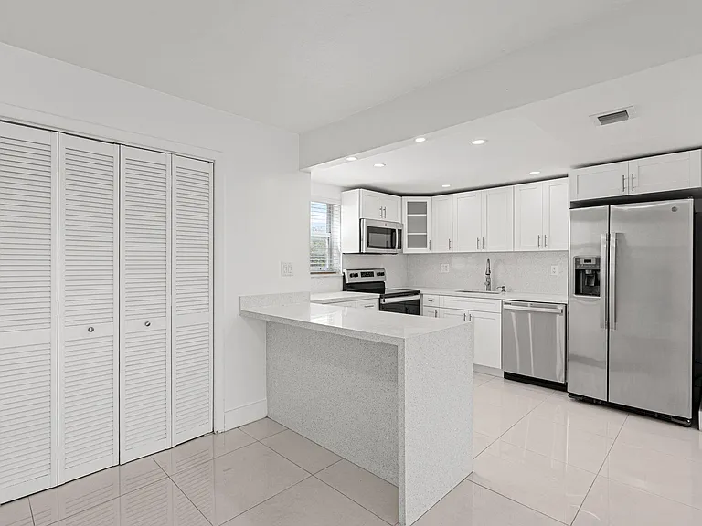 9170 Fontainebleau Blvd #301 — Photo 7