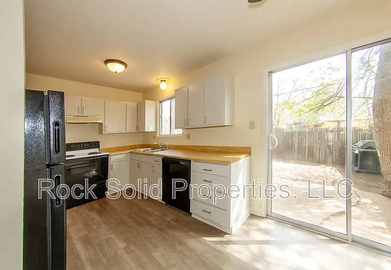 4721 Hickory Pl — Photo 8