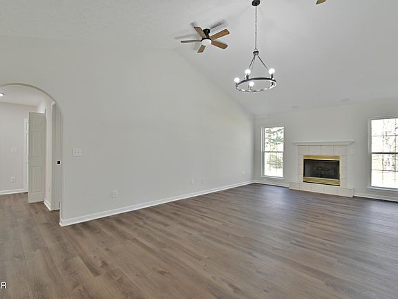 5th image of 2913 Village Ln