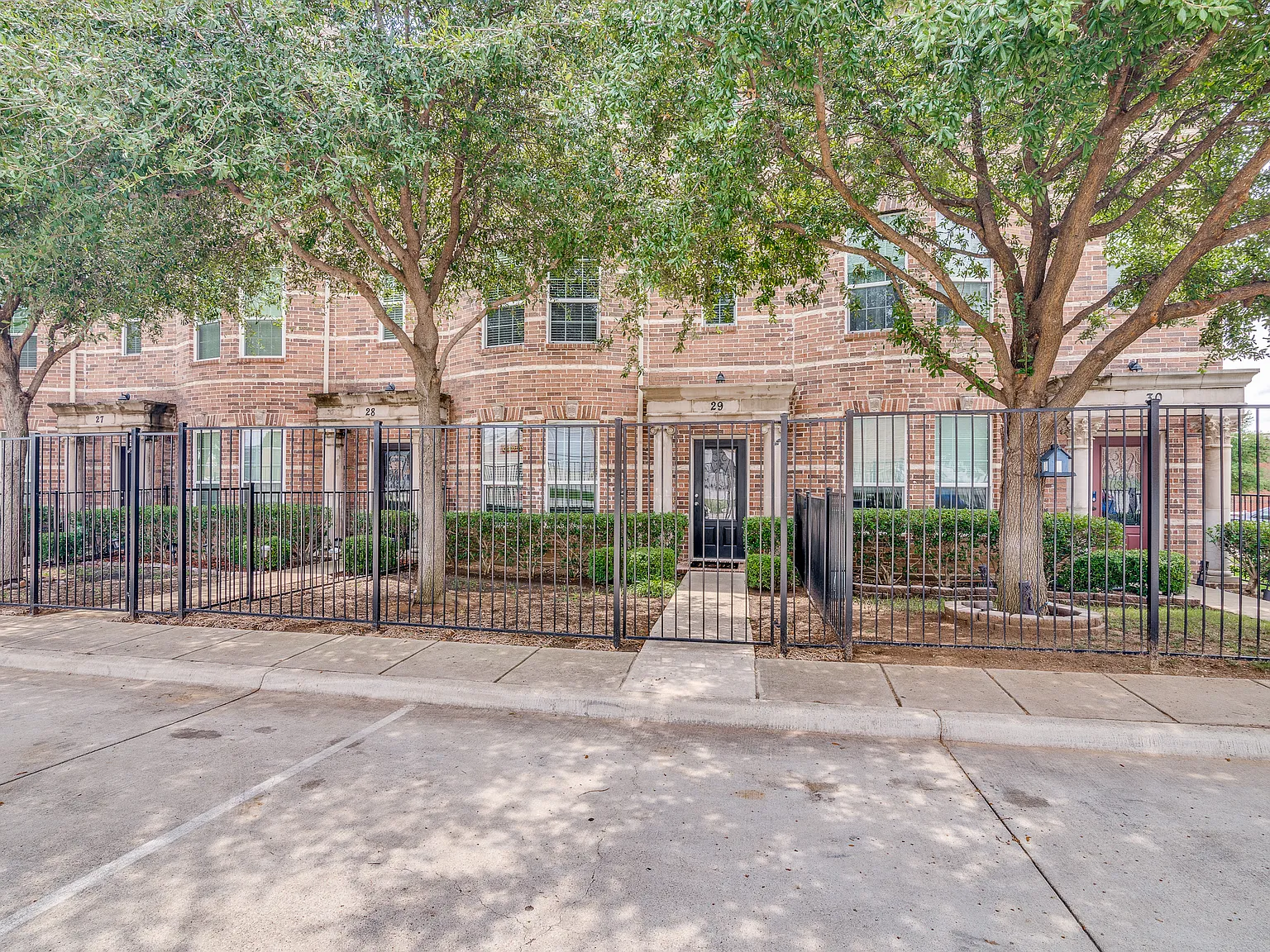 3 bed, 2.5 bath, 1802 sqft, $2,350 — Photo 1