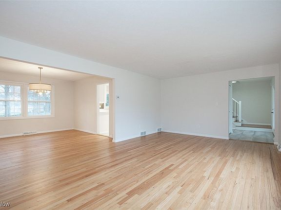 3rd image of 5228 Hickory Dr