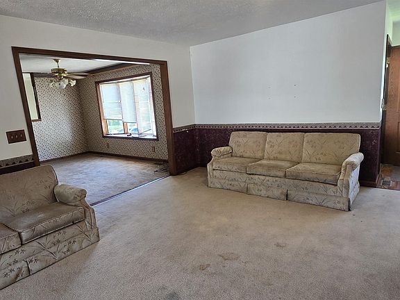 5th image of 340 E Spring St